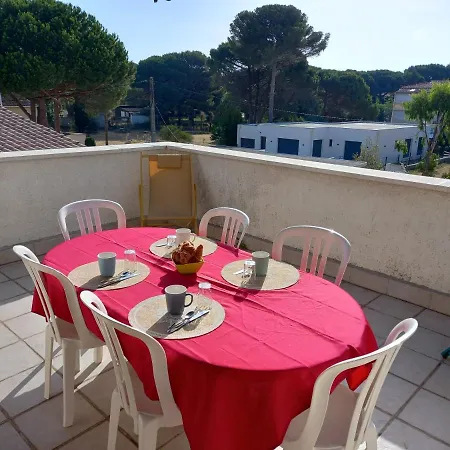 Apartment Les Cyclades, T3 Climatise, Terrasse, 500m Le Grau-d'Agde